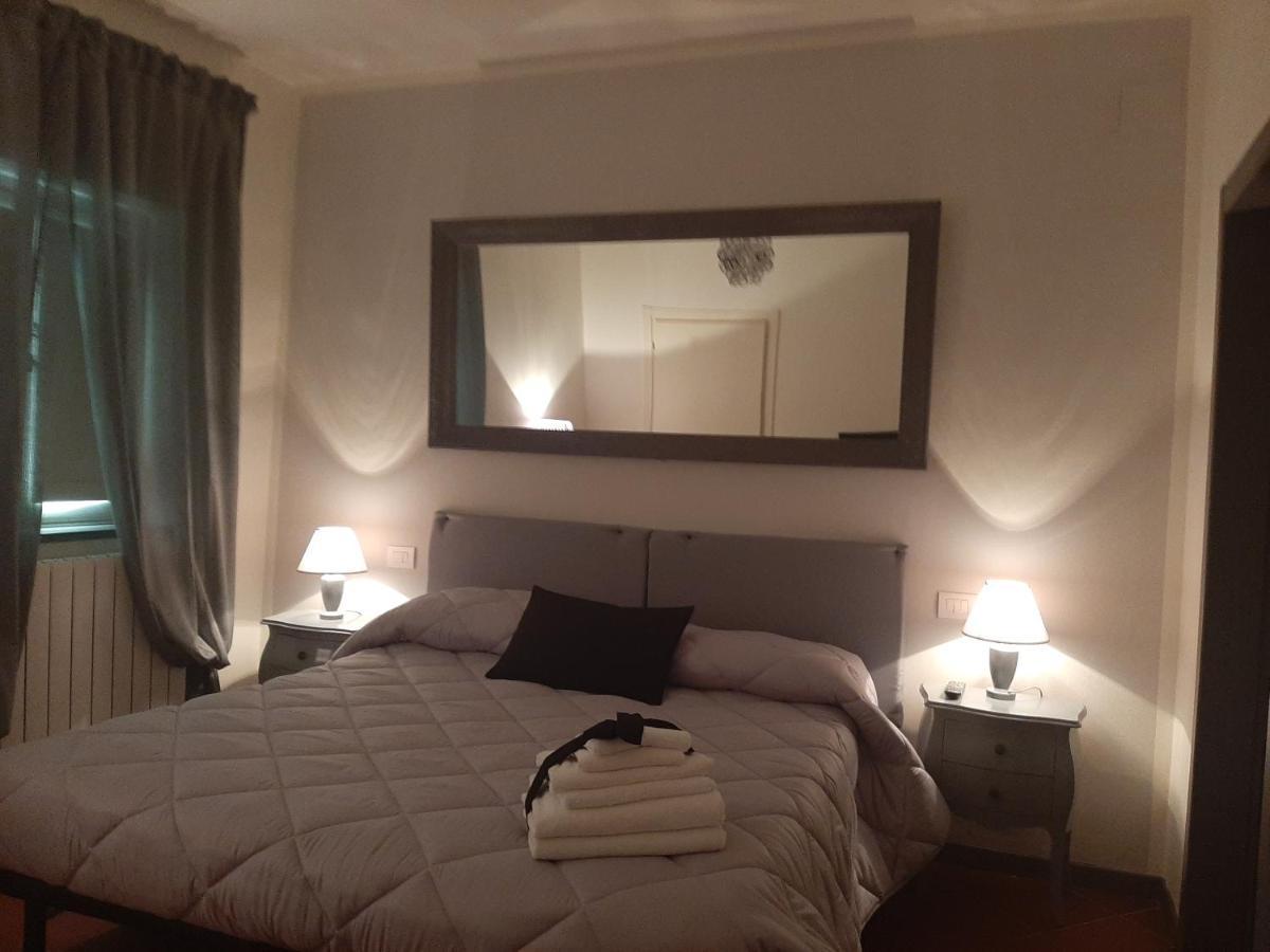B&B Principe Calaf 3 Lucca Buitenkant foto